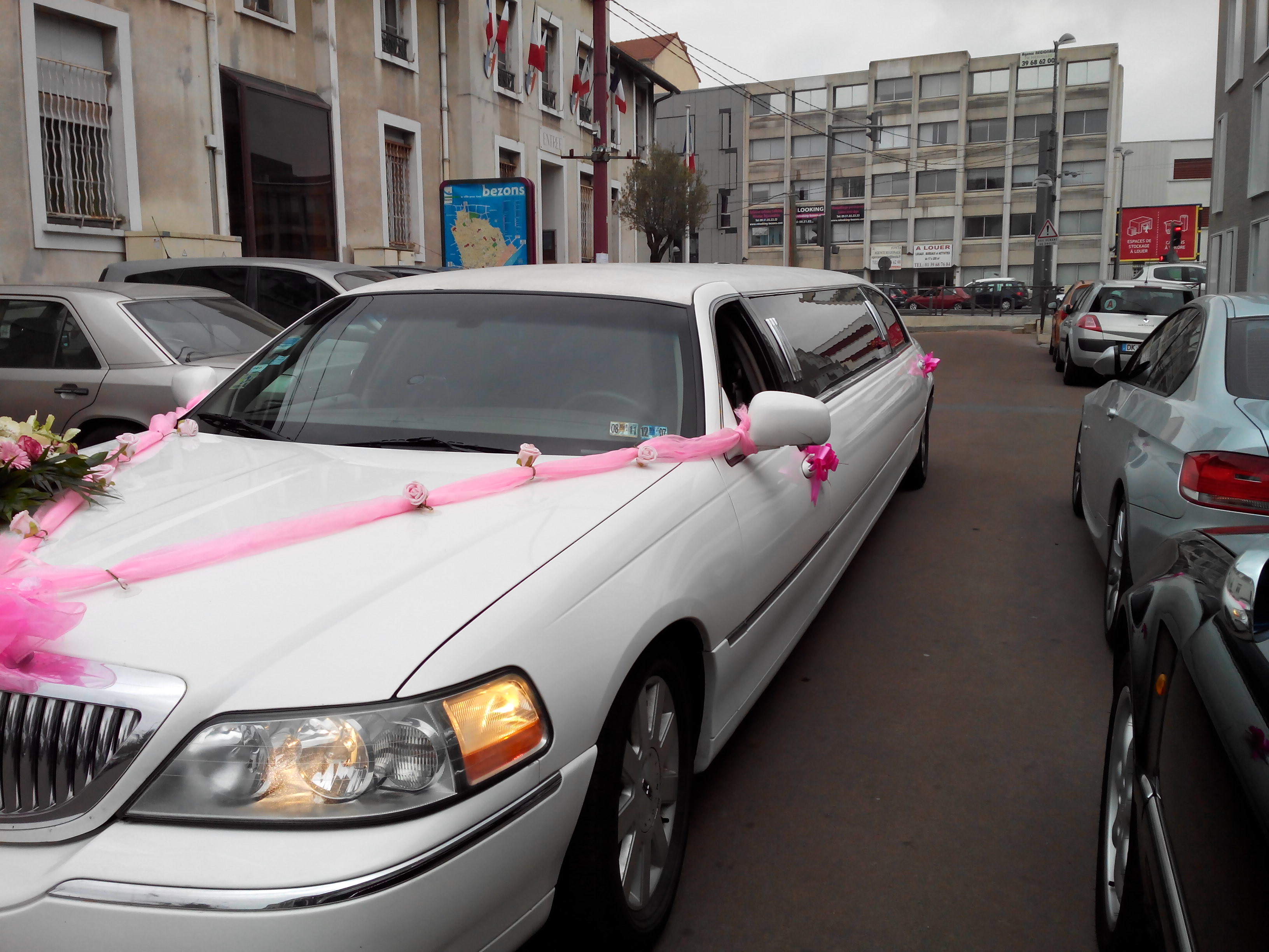 Location de limousine blanche  avec chauffeur pour tout evenement